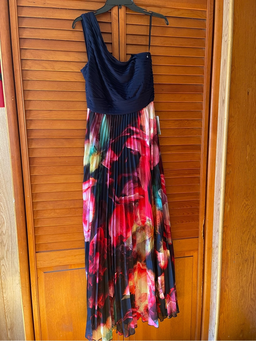Xscape Evenings One Shoulder Mixed Media Chiffon Gown. Size 6 Women #475 - Picture 4 of 12